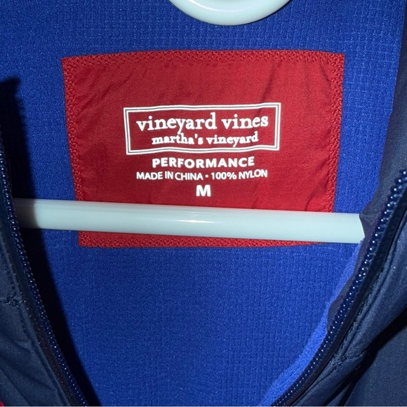 Vineyard Vines Sleeveless Insulated Navy and Red Performance Puffer Vest - Picture 5 of 13